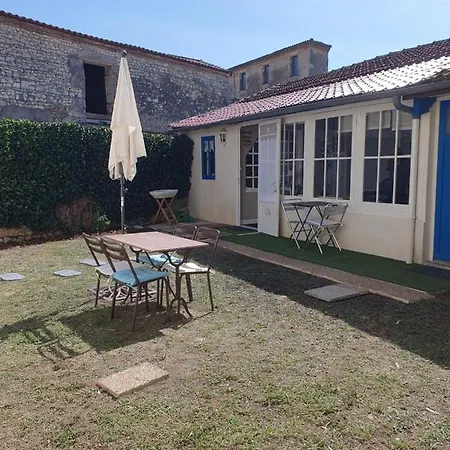 La Maison De Jeanne Holiday home *